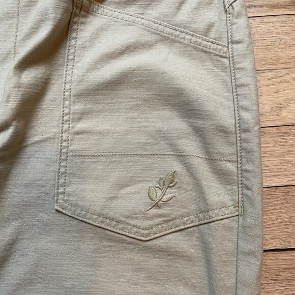 089  Pilcro The Wanderer Mid Rise Relaxed Leg Jeans Patchwork Edit NWOT Size 32 - Picture 6 of 10